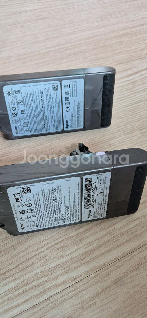 다이슨. v10 방전배터리2개--1