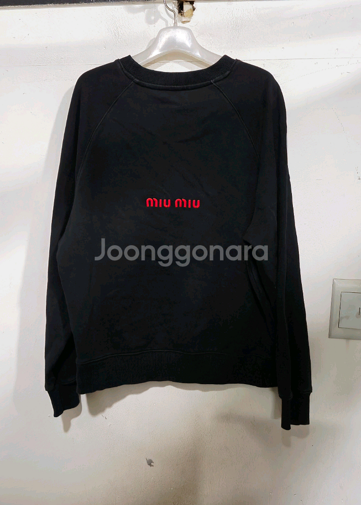 미우미우 19시즌 한정판 미키마우스 맨투맨--1