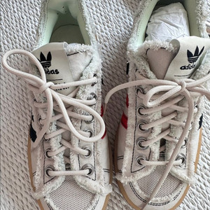 아디다스 x 송 포 더 뮤트 캠퍼스 80s 블리스 코어