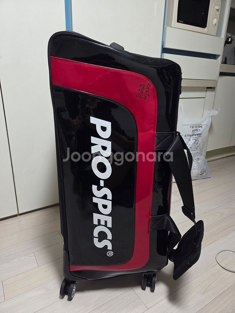 엘지트윈스 선수단 지급용 캐리어 팝니다--2