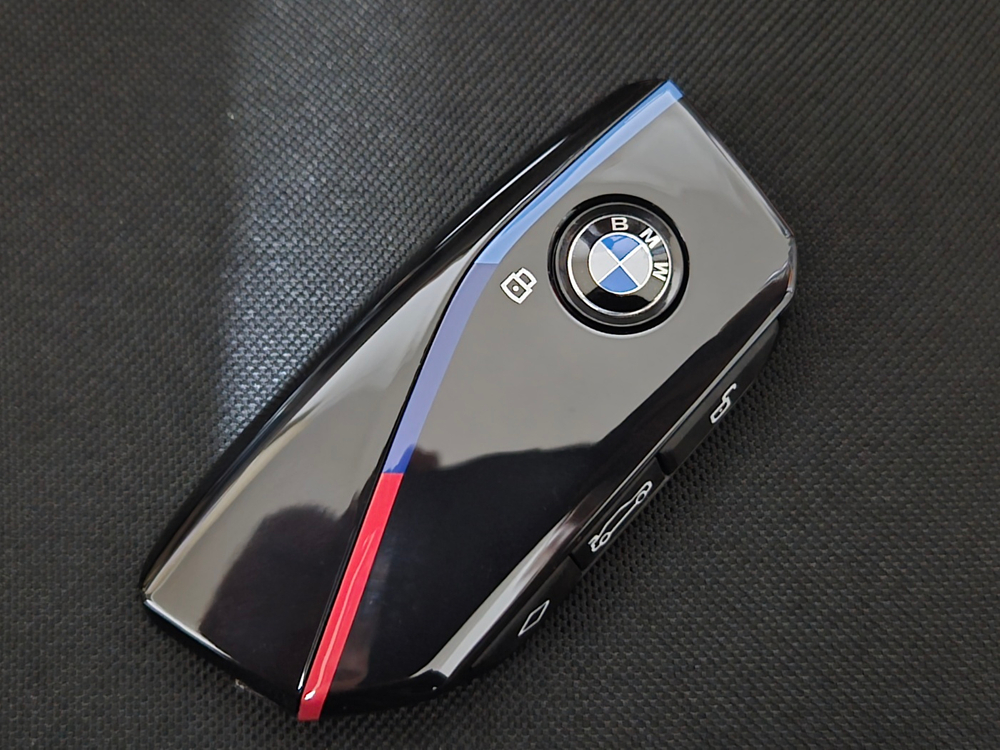 BMW 5시리즈 G30 LCI, 올블랙 신형 스마트키 이미지