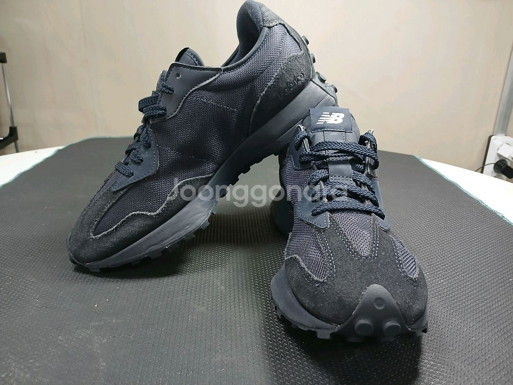 뉴발란스 327 네이비 경량메쉬 운동화 270~ 27--0