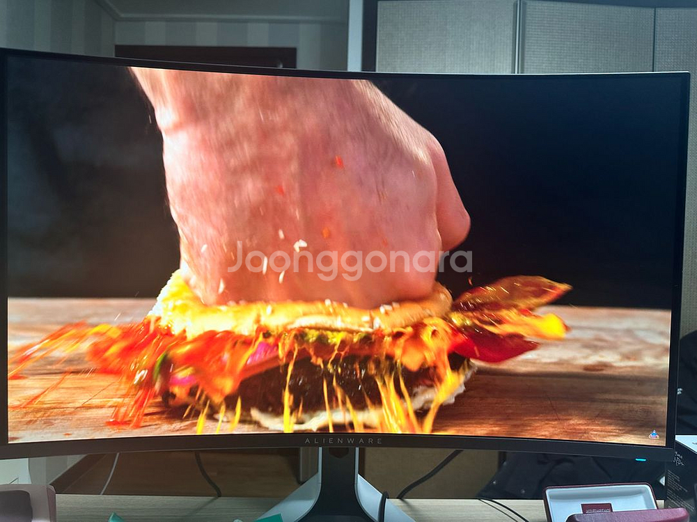 델 에일리언웨어 32인치4k 모니터 팝니다.--1
