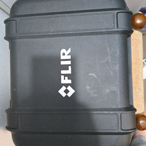 FLIR E8