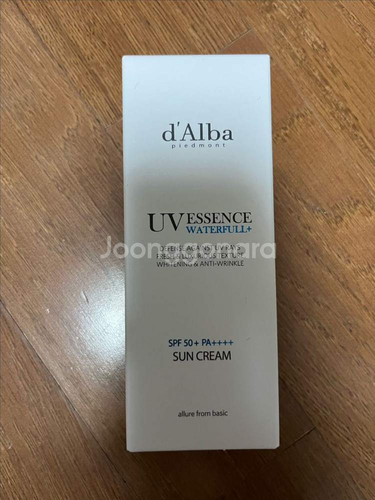 새상품)달바 워터풀 에센스 선크림--0