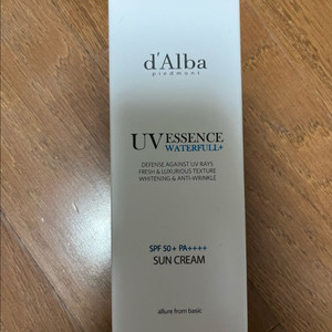 새상품)달바 워터풀 에센스 선크림