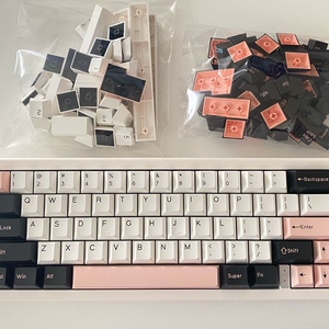 [택포] gmk67 키보드 화이트 (+ 키캡 무료)