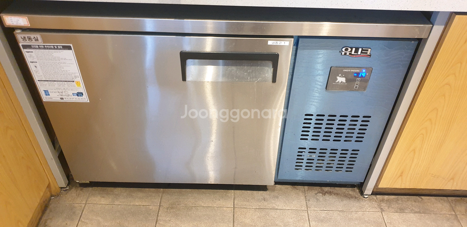 유니크 테이블 냉동고 T1200 팝니다--1