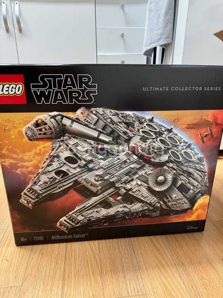 레고 스타워즈 밀레니엄 팔콘 75192 미개봉--0