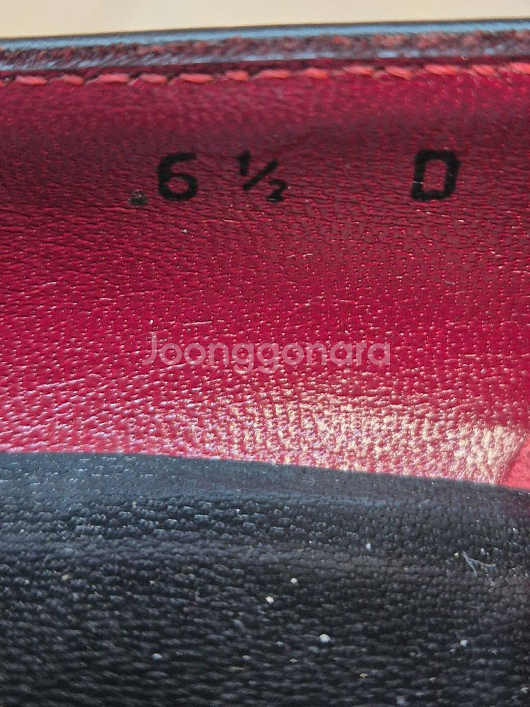 페레가모 간치니 펌프스 블랙 색상입니다. 사이즈는 US--5