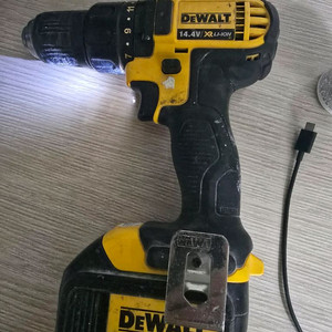 디월트 충전드릴 14.4v