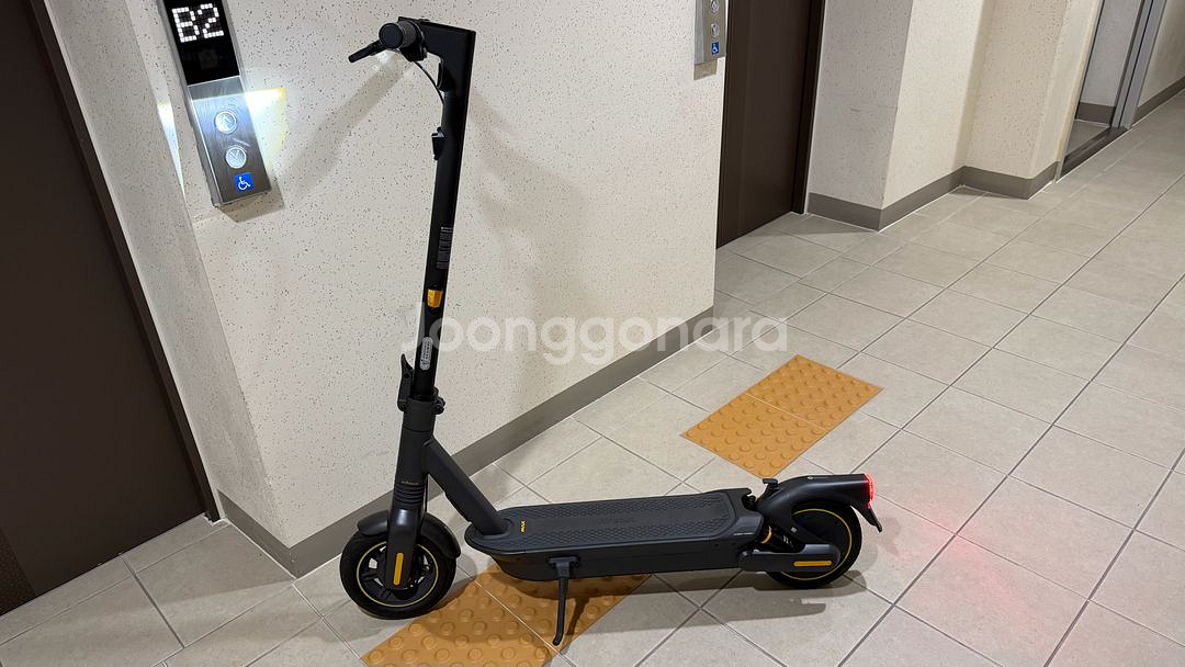 세그웨이 나인봇맥스g2 새거급 전동킥보드 판매합니다--0