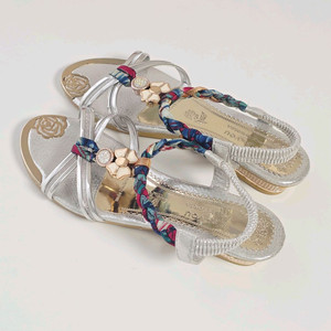 (새제품) 꽃장식 은색 샌들 245미리