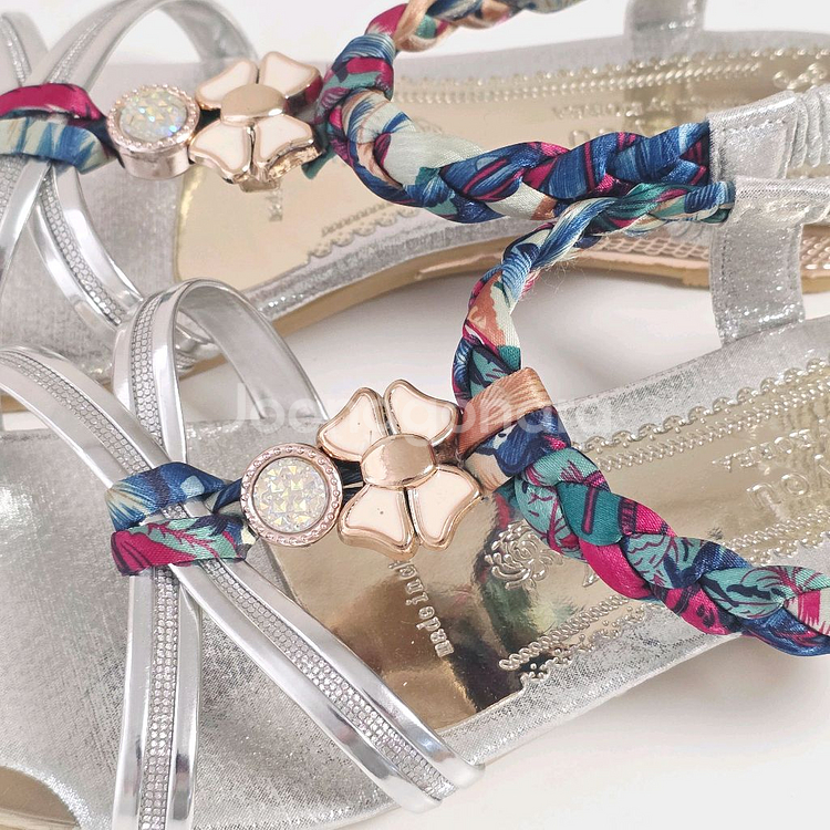 (새제품) 꽃장식 은색 샌들 245미리--2