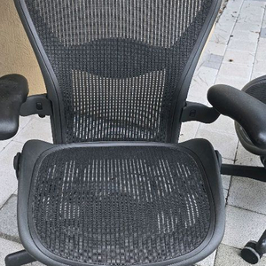 메드인USA허먼밀러 에어론 의자