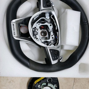 벤츠 e63 amg 순정 핸들팝니다