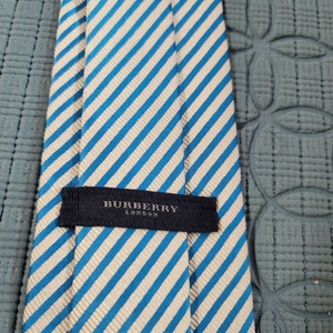 버버리 넥타이