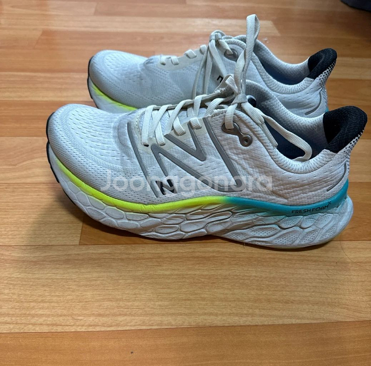 뉴발란스 Fresh Foam More V4 스탠다드 2--0