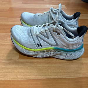 뉴발란스 Fresh Foam More V4 스탠다드 2