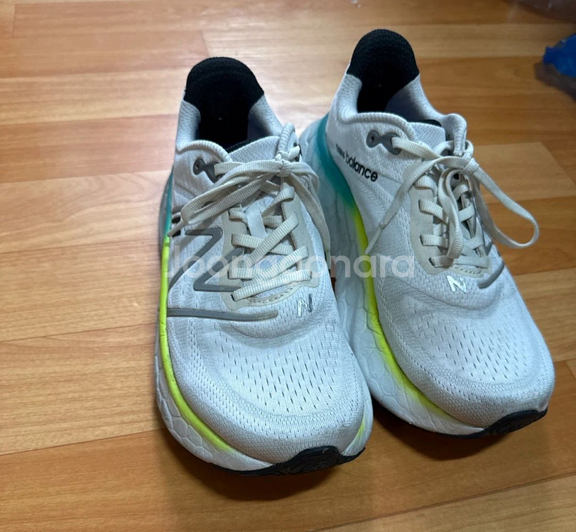 뉴발란스 Fresh Foam More V4 스탠다드 2--1