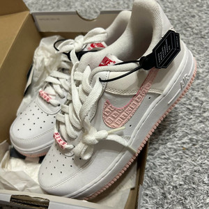 나이키 에어포스 1 07 밸런타인데이 2022