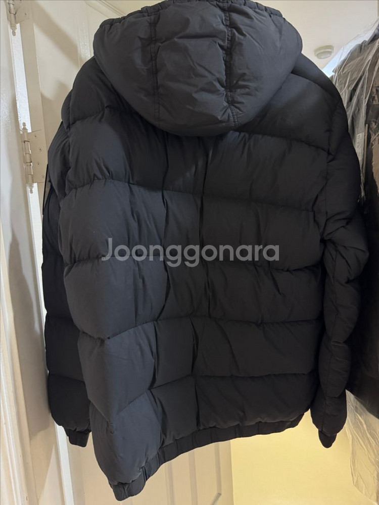 스톤아일랜드 25fw 심리스 다운 패딩 블랙--1