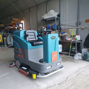 습식 탑승식 바닥청소차 X96 라이노 이미지