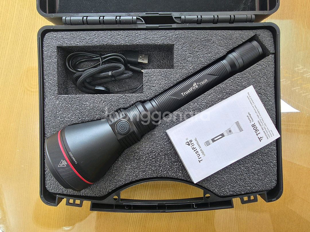 Trustfire T90R 장거리 서치라이트 손전등--1