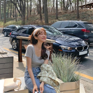 그레이 라운드 티셔츠