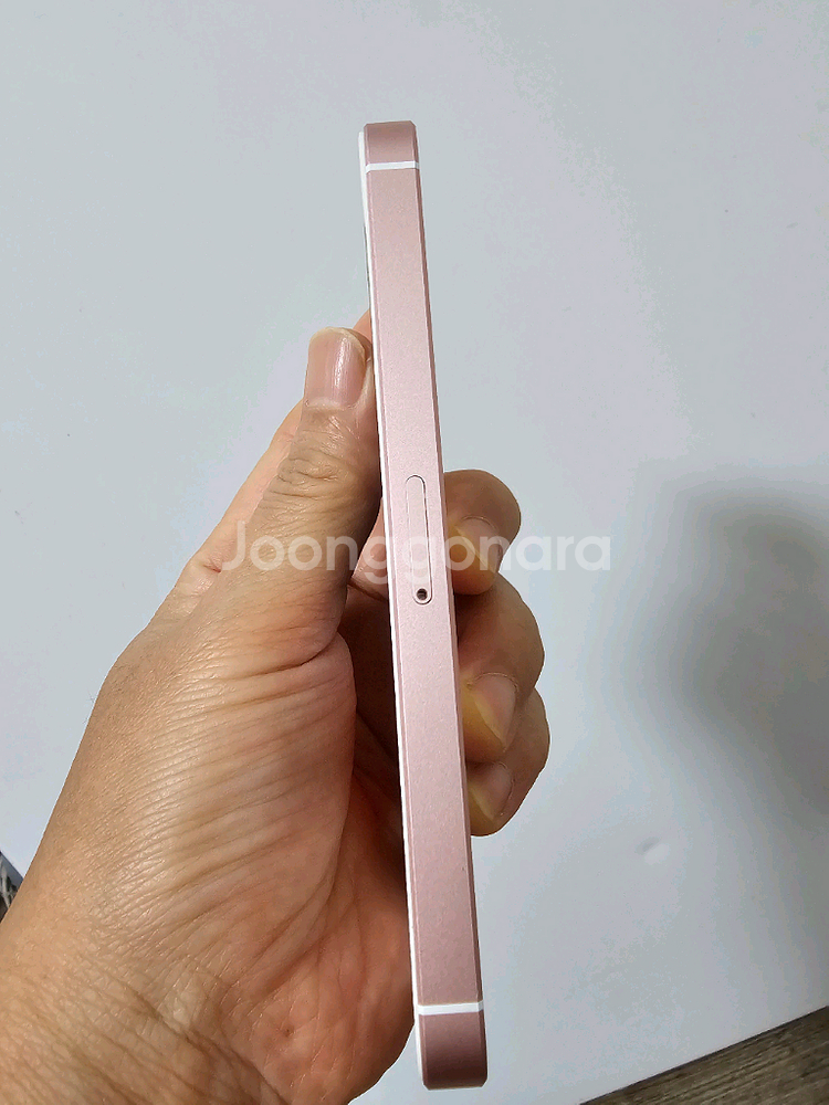30. 아이폰 se1 32GB--2