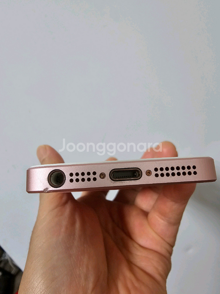 30. 아이폰 se1 32GB--1