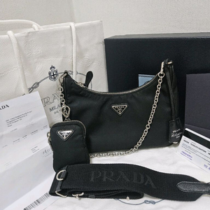 프라다 리에디션 은장 체인 호보백