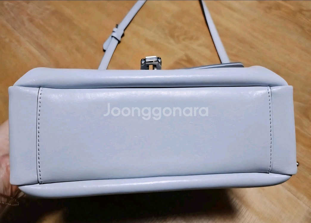 분크 바게트크로스백 팝니다--3