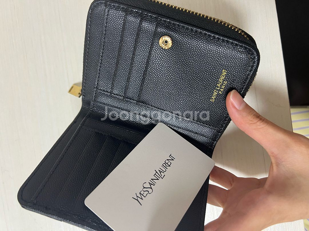 입생로랑 모노그램 컴팩트 지퍼 어라운드 지갑--2