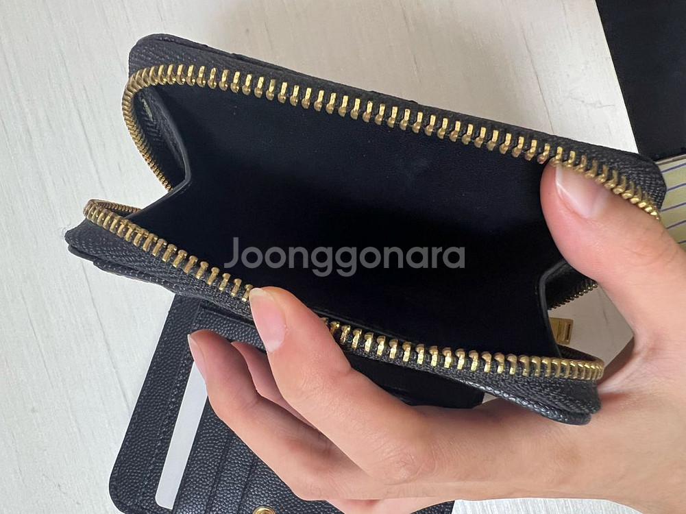 입생로랑 모노그램 컴팩트 지퍼 어라운드 지갑--3