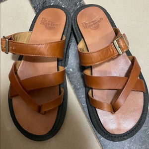 닥터마틴 캐시 레더 스트랩 슬리퍼 UK3