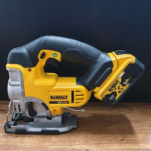 디월트충전직쏘 DCS331 배터리포함