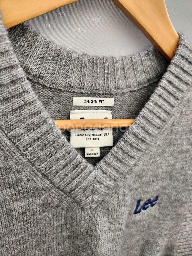 Lee 그레이 V넥 니트 조끼_23년식--12