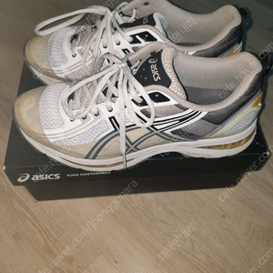 아식스 젤버즈 그레이 260사이즈 40만 팝니다