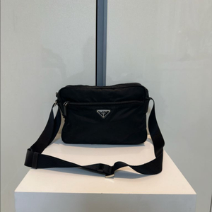 정품 프라다 포코노 카메라백