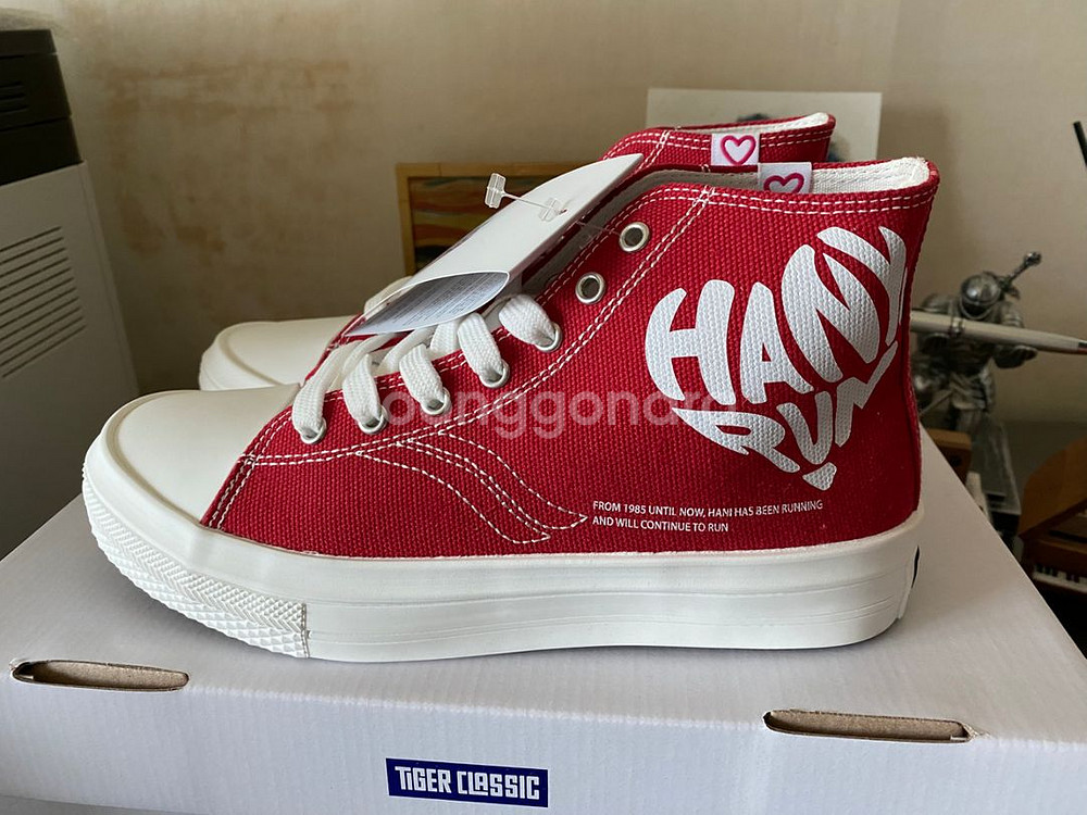 (새 상품 / 한정판) 달려라 하니 스니커즈--1