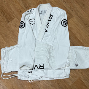 RVCA X VITAL 콜라보 화이트 A2L 화이트판매