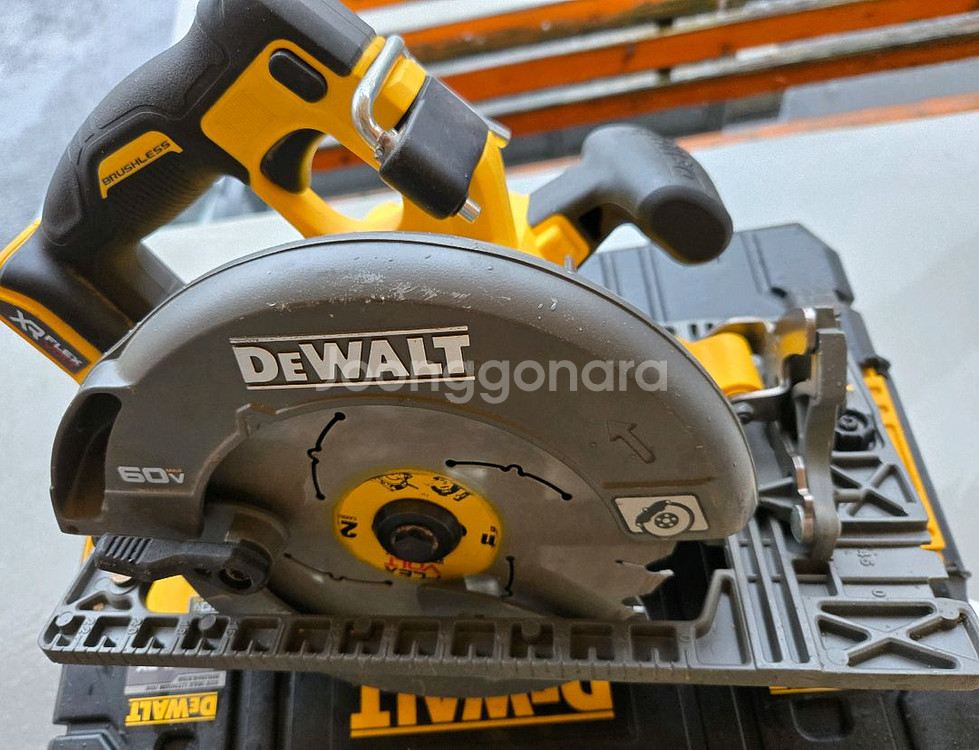 디월트 충전 원형톱 dcs578x2/ 플런지쏘 플레이트--3