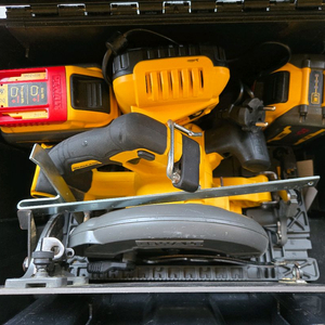 디월트 충전 원형톱 dcs578x2/ 플런지쏘 플레이트