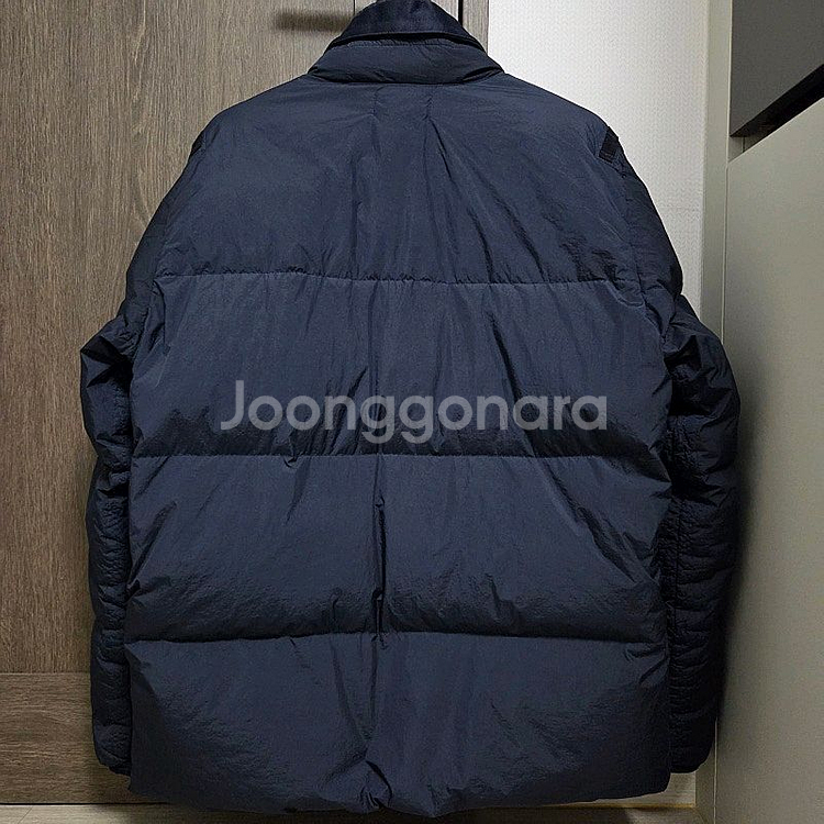 스톤아일랜드 크링클랩스 논후드 덕다운 패딩--1