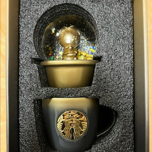 스타벅스 사유의방 베어리스타 데미머그