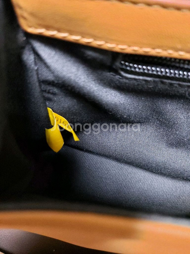 만다리나덕 가죽 크로스백--9