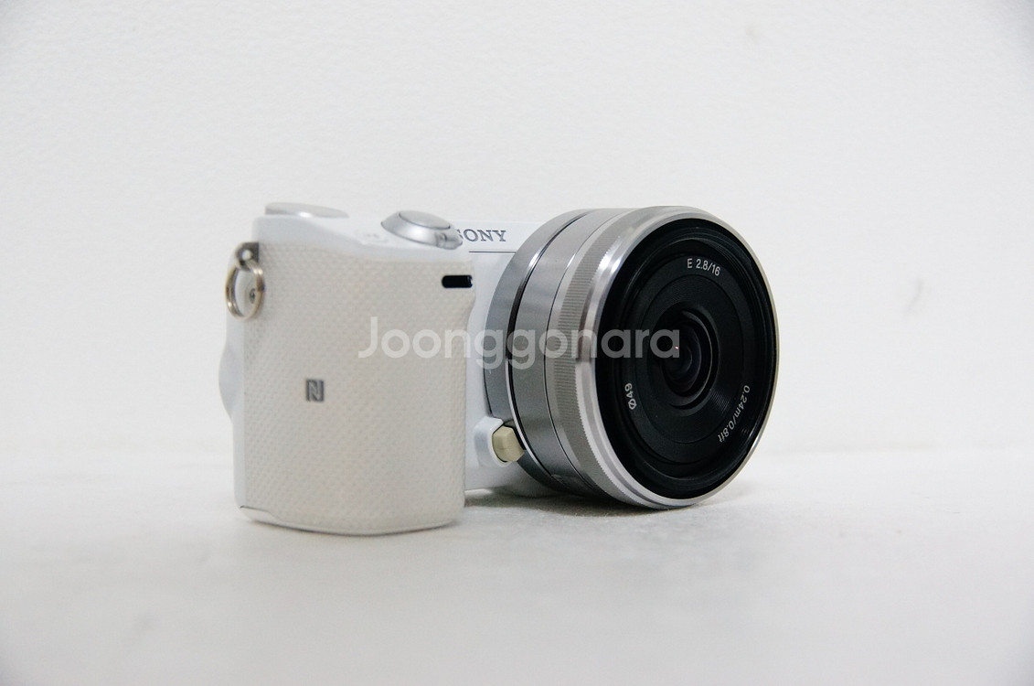 [소니] NEX-5T 화이트 5,752컷 팝니다.--2