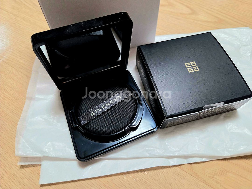 (새상품)지방시 컴팩트 썬쿠션 판매합니다--0