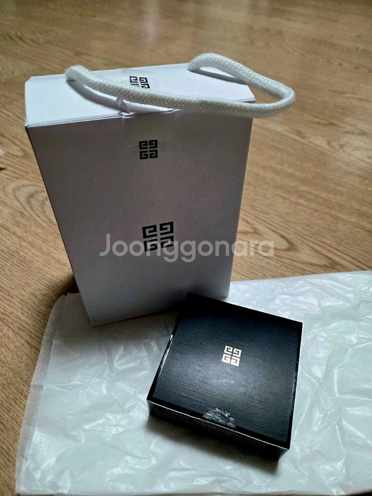 (새상품)지방시 컴팩트 썬쿠션 판매합니다--3